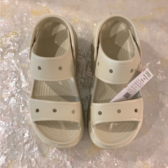 New Crocs Classic Mega Crush Sandal Sandals Bone Women 9 W9 - Picture 2 of 9